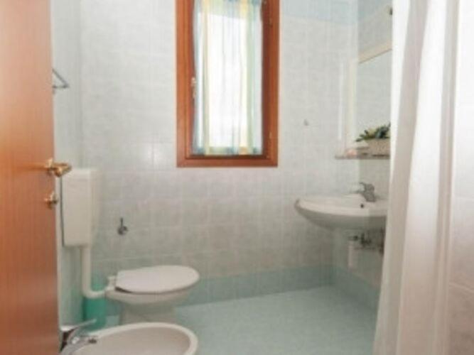 Terraced House In The Ca' Del Pino Holiday Complex With Communal Pool In Bibione Exterior foto